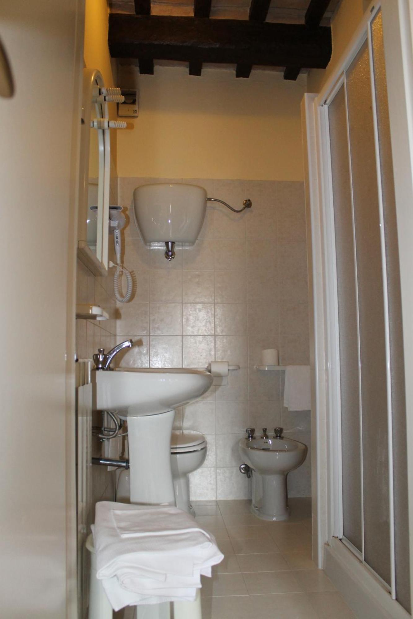 Residenza Le Logge Bed and Breakfast Γκούμπιο Δωμάτιο φωτογραφία