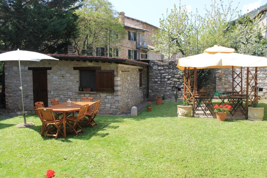 Residenza Le Logge Bed and Breakfast Γκούμπιο Εξωτερικό φωτογραφία