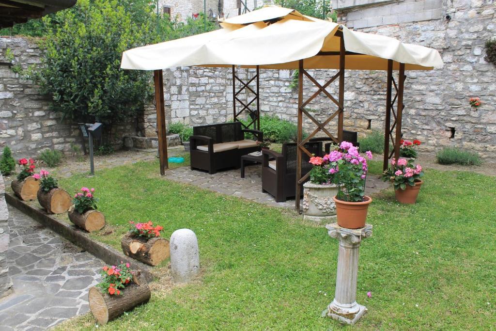 Residenza Le Logge Bed and Breakfast Γκούμπιο Εξωτερικό φωτογραφία